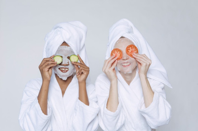 Tomat sebagai masker. (Pexels/Angela Roma)